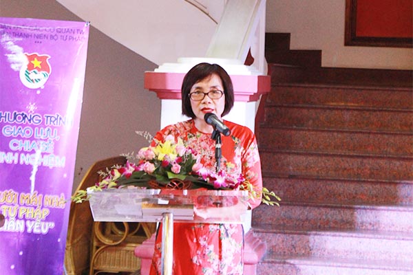 Dưới mái nhà Tư pháp thân yêu