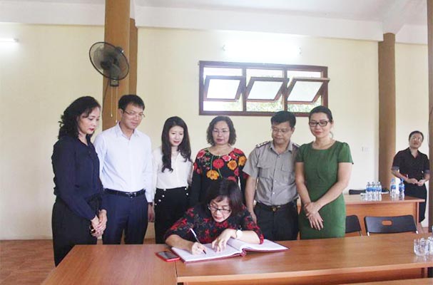 Thứ trưởng Đặng Hoàng Oanh dâng hương tại Khu di tích lịch sử Bộ Tư pháp