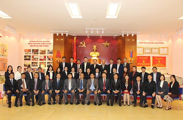 Thứ trưởng Bộ Tư pháp nước CHDCND Lào thăm và làm việc tại Học viện Tư pháp