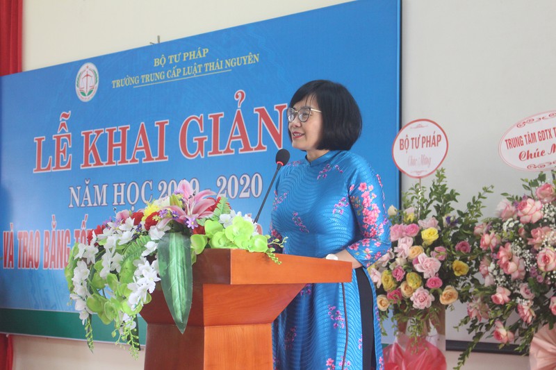 Thứ trưởng Đặng Hoàng Oanh dự lễ khai giảng năm học 2019 – 2020 tại Trường Trung cấp luật Thái Nguyên