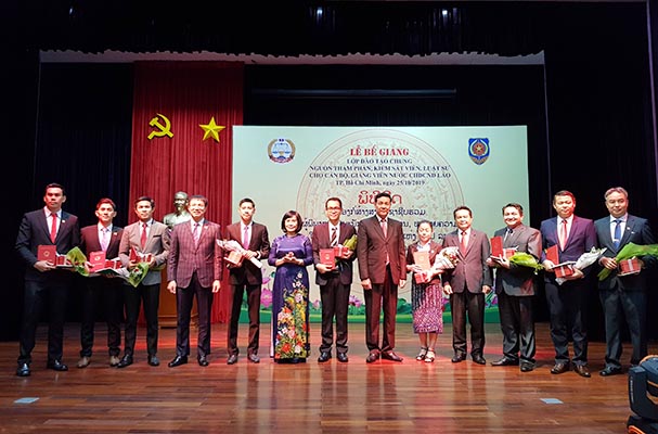 Bế giảng Lớp đào tạo dành cho công chức Lào tại TP. Hồ Chí Minh