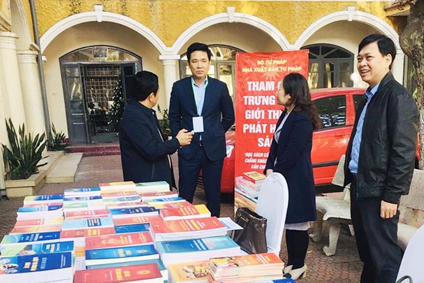 Nhà xuất bản Tư pháp quảng bá, giới thiệu sách tại Diễn đàn Luật Hiến pháp châu Á