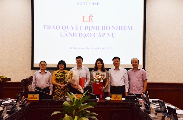Bộ Tư pháp trao Quyết định điều động, bổ nhiệm Lãnh đạo cấp Vụ
