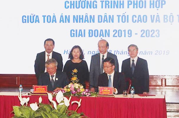 Ký kết Chương trình phối hợp giữa Tòa án nhân dân tối cao và Bộ Tư pháp