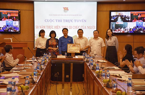 Mỗi đoàn viên, thanh niên cần chủ động, phấn đấu, xứng đáng là thanh niên thời đại Hồ Chí Minh