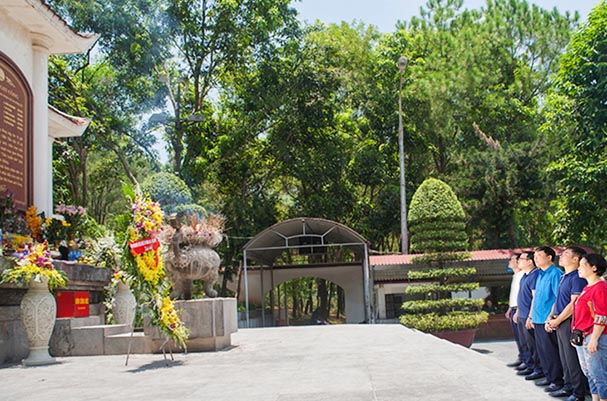 Nhà xuất bản Tư pháp về với Ngã ba Đồng Lộc