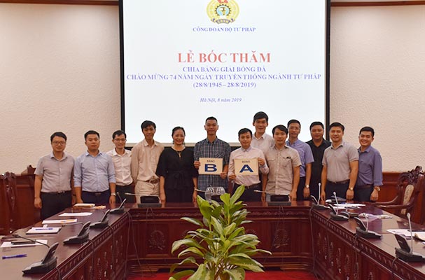 Khởi động Giải bóng đá chào mừng Ngày truyền thống ngành Tư pháp Việt Nam 28/8/2019