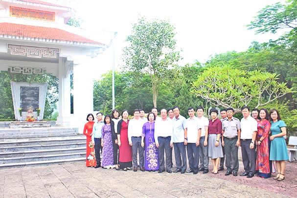 Thứ trưởng Phan Chí Hiếu dâng hương tại Khu di tích lịch sử Bộ Tư pháp