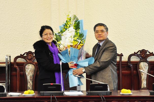 Lãnh đạo Bộ Tư pháp trao Quyết định nghỉ hưu cho cán bộ 
