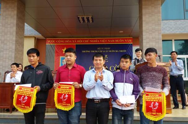 Giải bóng đá mini Trường TCL Buôn Ma Thuột chào mừng 66 năm ngày truyền thống học sinh, sinh viên Việt Nam