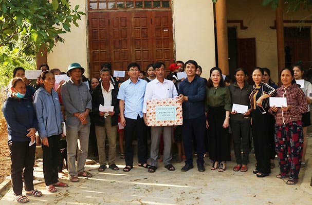 Sở Tư pháp Quảng Bình chia sẻ khó khăn với người dân vùng lũ