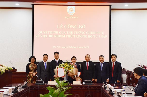Phó Thủ tướng thường trực Chính phủ trao Quyết định bổ nhiệm 2 Thứ trưởng Bộ Tư pháp
