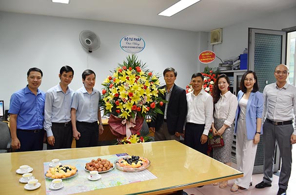 Lãnh đạo Bộ thăm và chúc mừng Cổng thông tin điện tử Bộ Tư pháp nhân kỷ niệm Ngày Báo chí CMVN