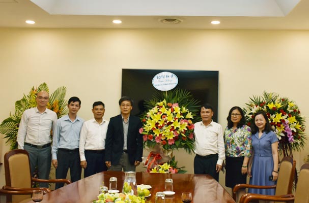 Lãnh đạo Bộ Tư pháp chúc mừng một số cơ quan báo chí