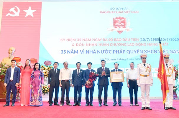 Long trọng kỷ niệm Ngày Báo PLVN ra số đầu tiên và đón Huân chương Lao động hạng Nhất