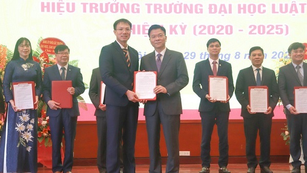 Bứt phá mạnh mẽ, tiếp tục khẳng định và nâng cao vị thế, uy tín Trường Đại học Luật Hà Nội