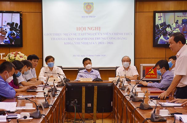 Hội nghị giới thiệu nhân sự tái ứng cử tham gia Ban Chấp hành Trung ương Đảng khóa XIII