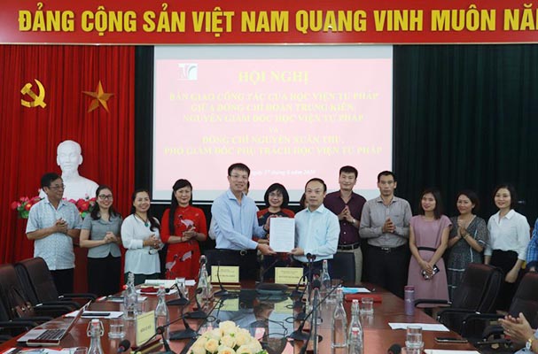 Bàn giao công tác của Học viện Tư pháp