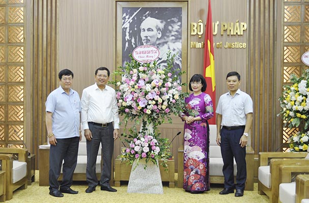 Chúc mừng 75 năm Ngày truyền thống ngành Tư pháp Việt Nam