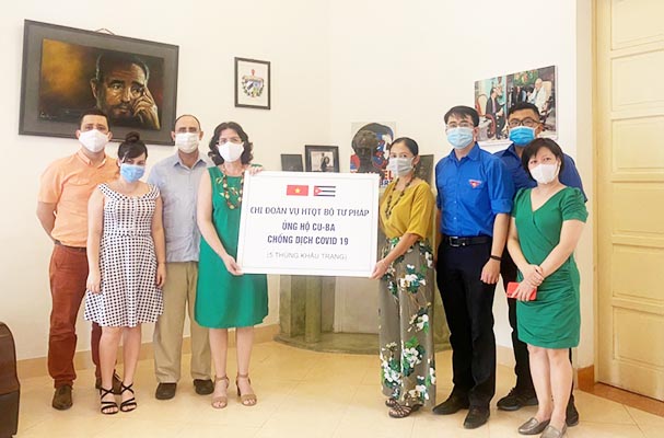 Chi đoàn Vụ Hợp tác quốc tế chung tay ủng hộ thanh niên Bộ Tư pháp Cu-Ba phòng, chống dịch bệnh Covid-19