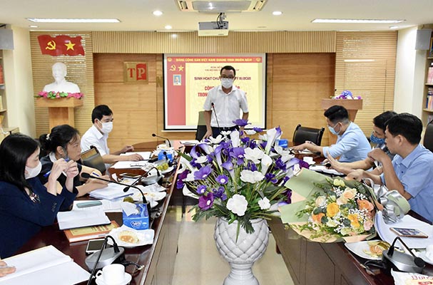Chi bộ Nhà xuất bản Tư pháp tổ chức sinh hoạt chuyên về công tác biên tập