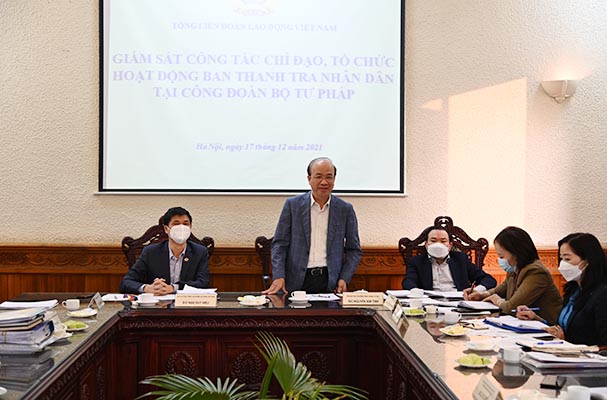 Đoàn Giám sát của Tổng Liên đoàn lao động Việt Nam làm việc tại Bộ Tư pháp