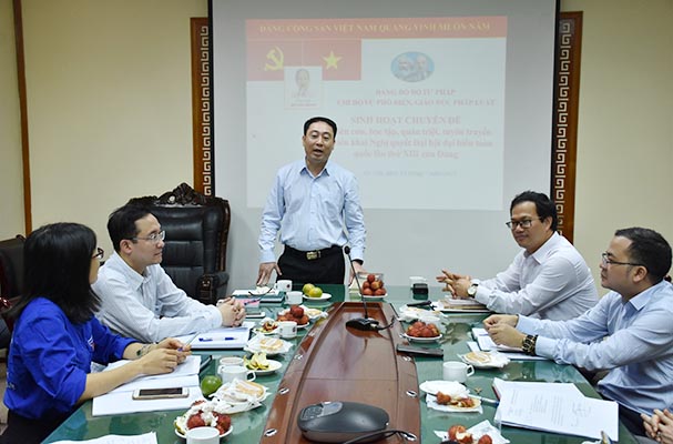 Chi bộ Vụ Phổ biến, giáo dục pháp luật tổ chức sinh hoạt chuyên đề tháng 3/2021