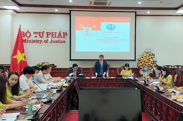 Chi bộ Vụ Pháp luật Dân sự - kinh tế: Xây dựng khối đoàn kết, nhất trí