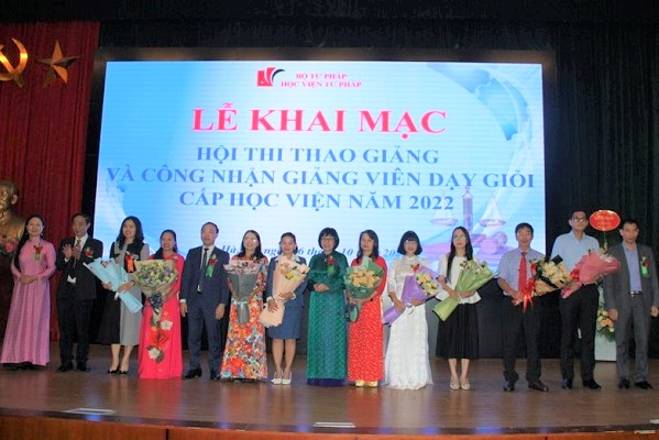 Khối các trường đào tạo Luật: Nhiều hoạt động thiết thực hưởng ứng Ngày Pháp luật Việt Nam 2022