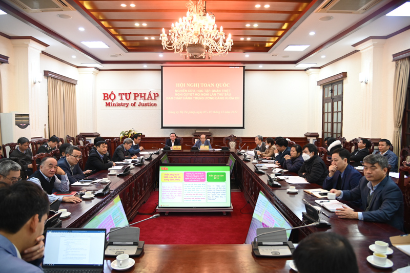 Tham dự Hội nghị toàn quốc nghiên cứu, học tập, quán triệt NQ HN lần thứ sáu BCH TW Đảng khóa XIII