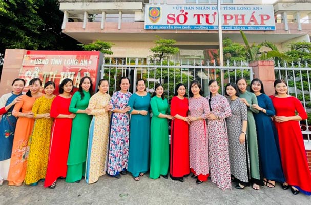 Công đoàn cơ sở Sở Tư pháp Long An hưởng ứng “Tuần lễ áo dài” năm 2022