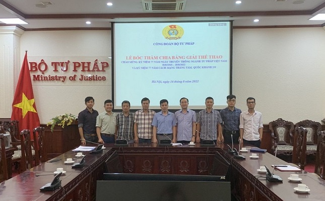 Lễ bốc thăm chia bảng môn bóng bàn chào mừng kỷ niệm 77 năm Ngày truyền thống Ngành Tư pháp Việt Nam