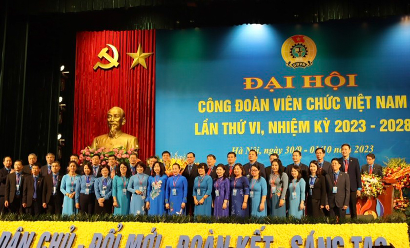 Thường xuyên chăm lo đời sống vật chất, tinh thần cho người lao động