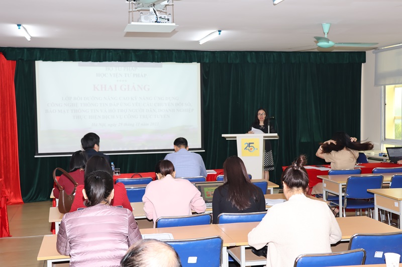 Khai giảng Lớp bồi dưỡng nâng cao kỹ năng ứng dụng công nghệ thông tin