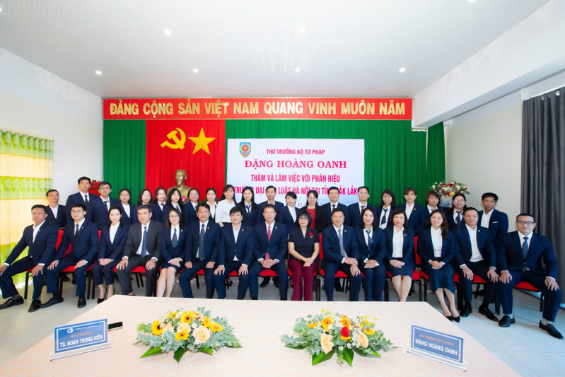 Đa dạng hóa hình thức tuyển sinh và quảng bá hình ảnh của Phân hiệu Trường Đại học Luật Hà Nội tại Đắk Lắk