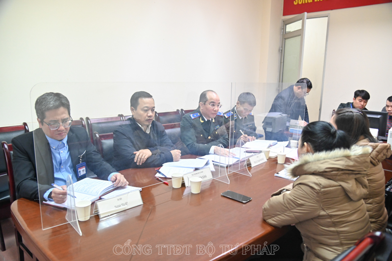 Thứ trưởng Bộ Tư pháp Trần Tiến Dũng tiếp công dân định kỳ tháng 12/2023