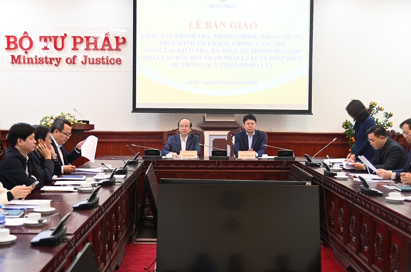 Lễ bàn giao công tác thanh tra và kiểm tra văn bản quy phạm pháp luật