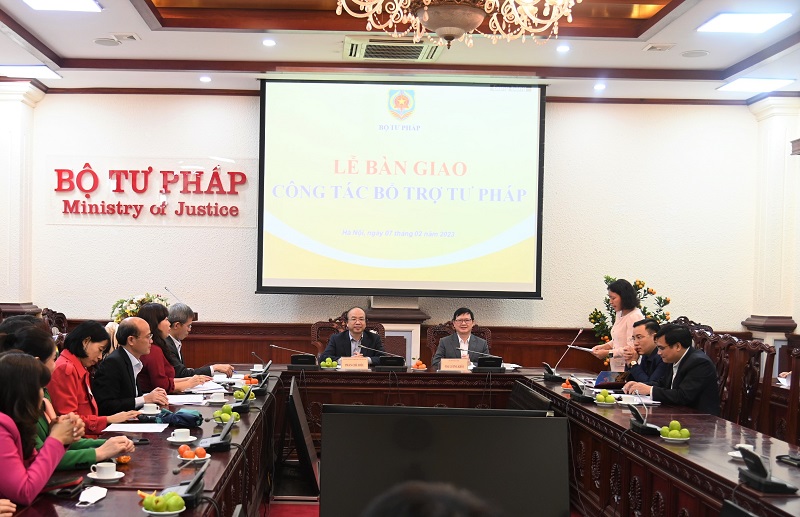 Lễ bàn giao công tác bổ trợ tư pháp
