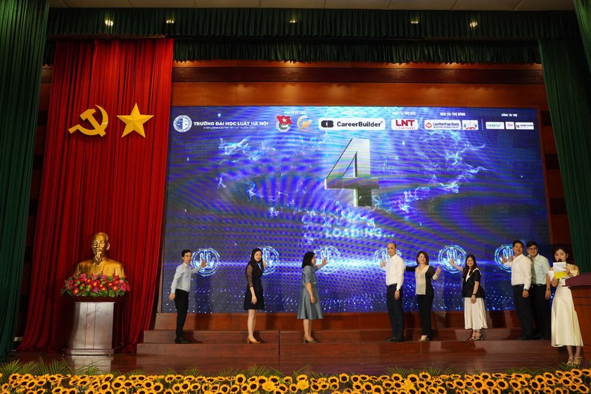 Sôi nổi Ngày hội việc làm Trường Đại học Luật Hà Nội – Job Fair 2023