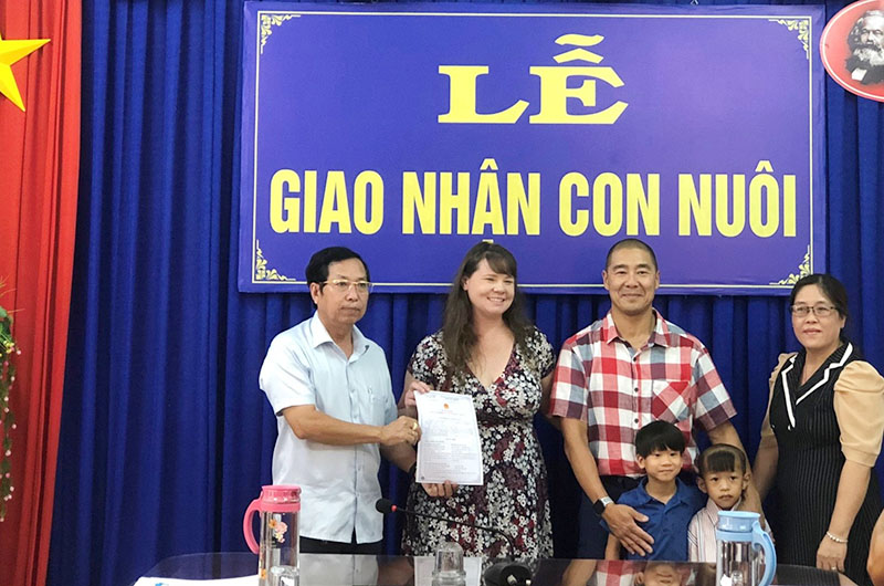 Bạc Liêu: Lễ giao nhận con nuôi cho người nước ngoài