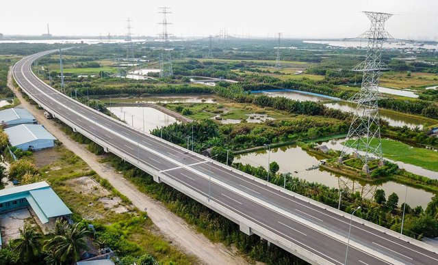 Thủ tướng Chính phủ yêu cầu tiếp tục thúc đẩy sản xuất kinh doanh, đầu tư xây dựng và xuất nhập khẩu