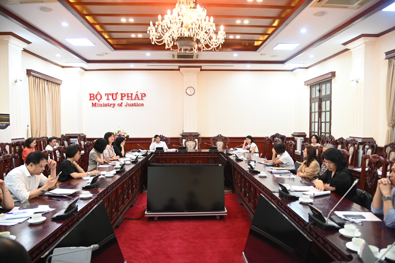 Nghiên cứu tăng thuế suất TTĐB đối với một số mặt hàng có hại cho sức khỏe như thuốc lá, rượu, bia