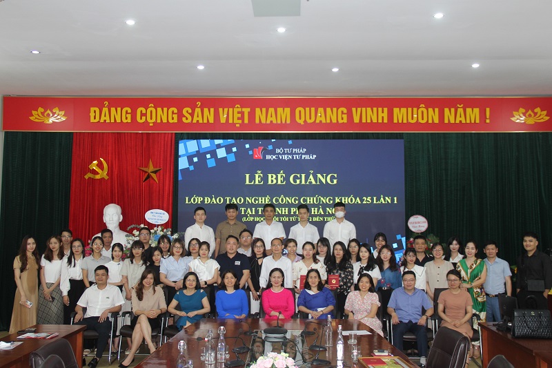 Bế giảng Lớp đào tạo nghề công chứng khóa 25 lần 1 tại Thành phố Hà Nội