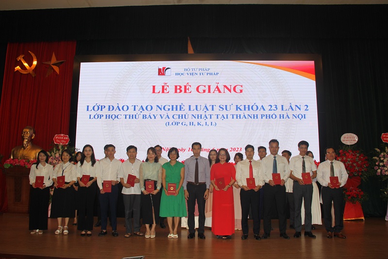 Bế giảng Lớp đào tạo nghề luật sư khóa 23.2 tại Hà Nội