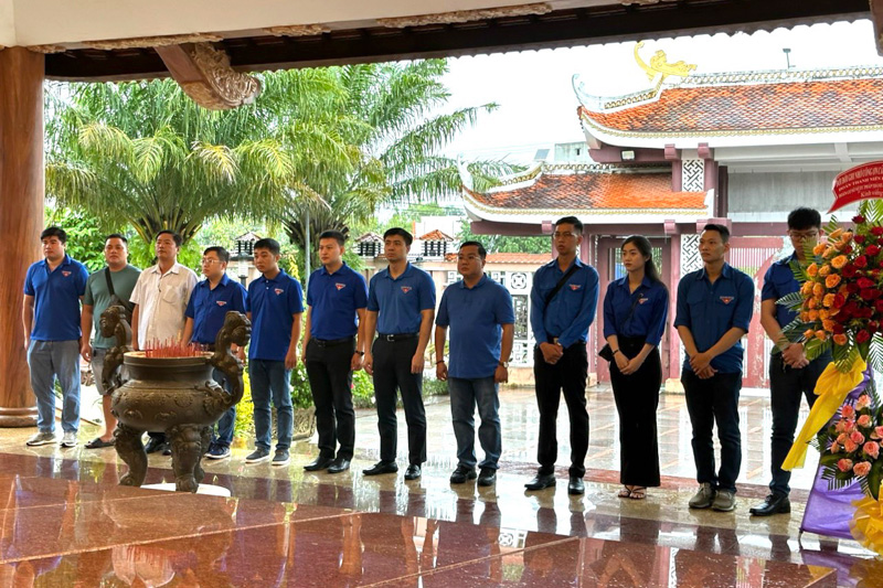 Đoàn Thanh niên Bộ Tư pháp truyền thông pháp luật tại mảnh đất cực Nam của Tổ quốc