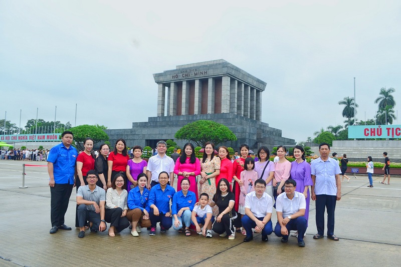 Chi bộ Vụ Pháp luật DS - KT tích cực học tập và làm theo tư tưởng, đạo đức, phong cách HCM