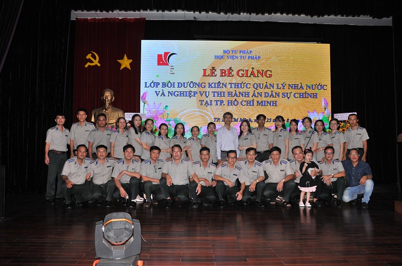 Bế giảng Lớp bồi dưỡng kiến thức quản lý nhà nước và nghiệp vụ thi hành án dân sự chính năm 2023