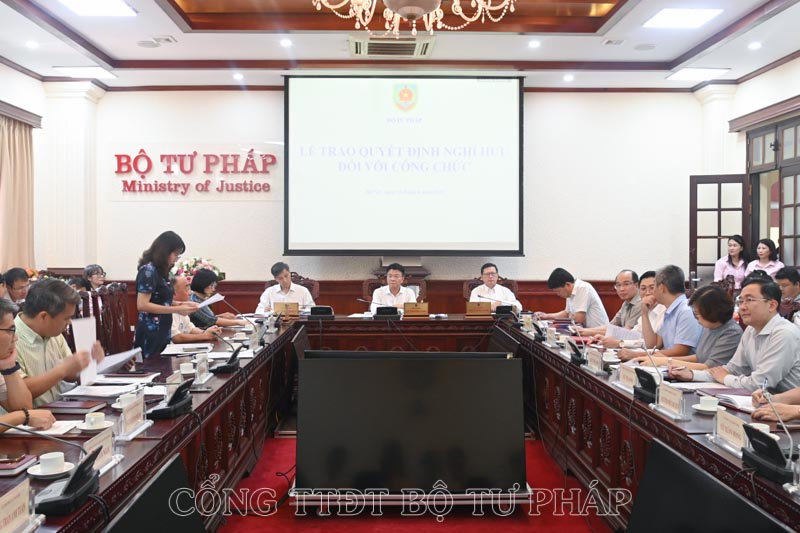Bộ Tư pháp trao Quyết định nghỉ hưu và Quyết định bổ nhiệm lãnh đạo cấp Vụ