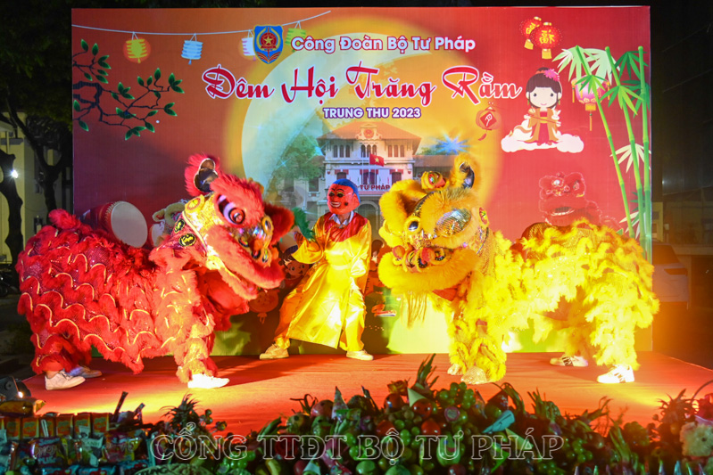 Công Đoàn Bộ Tư pháp tổ chức Tết Trung thu – Đêm Hội trăng rằm 2023 cho các cháu thiếu nhi