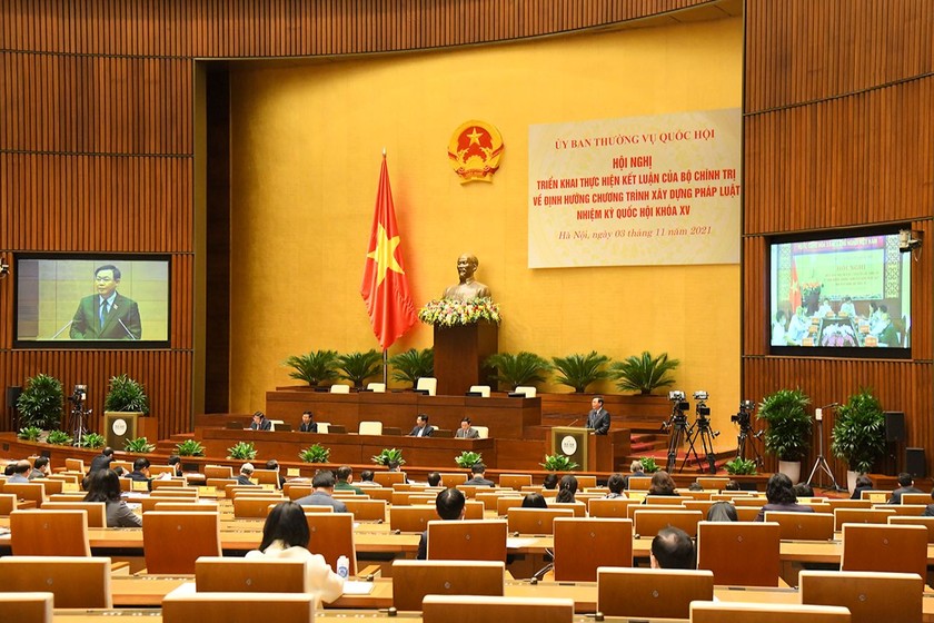 Gắn kết chặt chẽ giữa xây dựng với tổ chức thi hành pháp luật